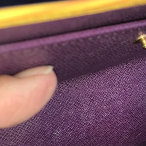 Louis Vuitton EPI Leather Wallet Firm already discounted - Picture 8 of 16